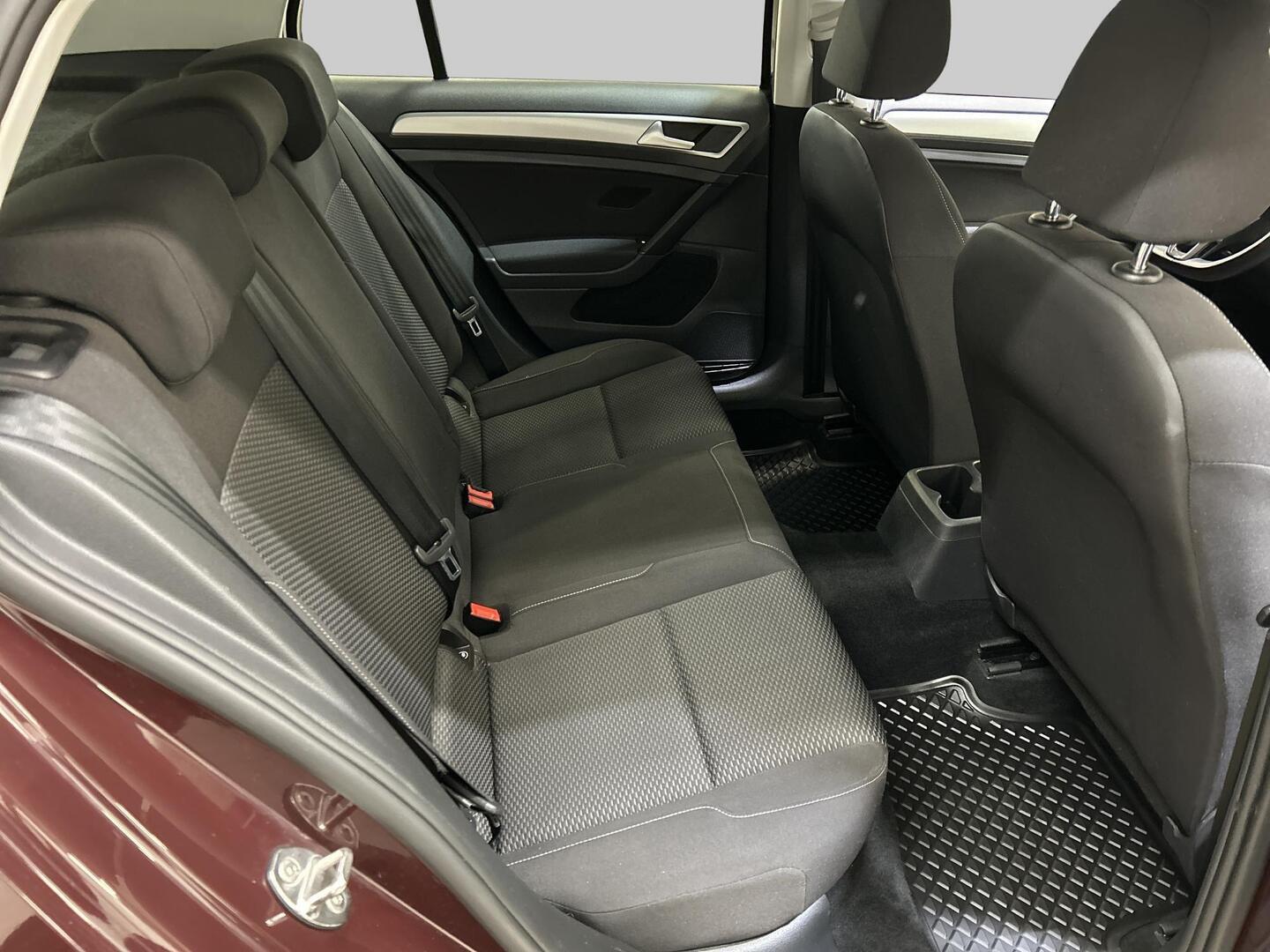 VOLKSWAGEN Golf 2017