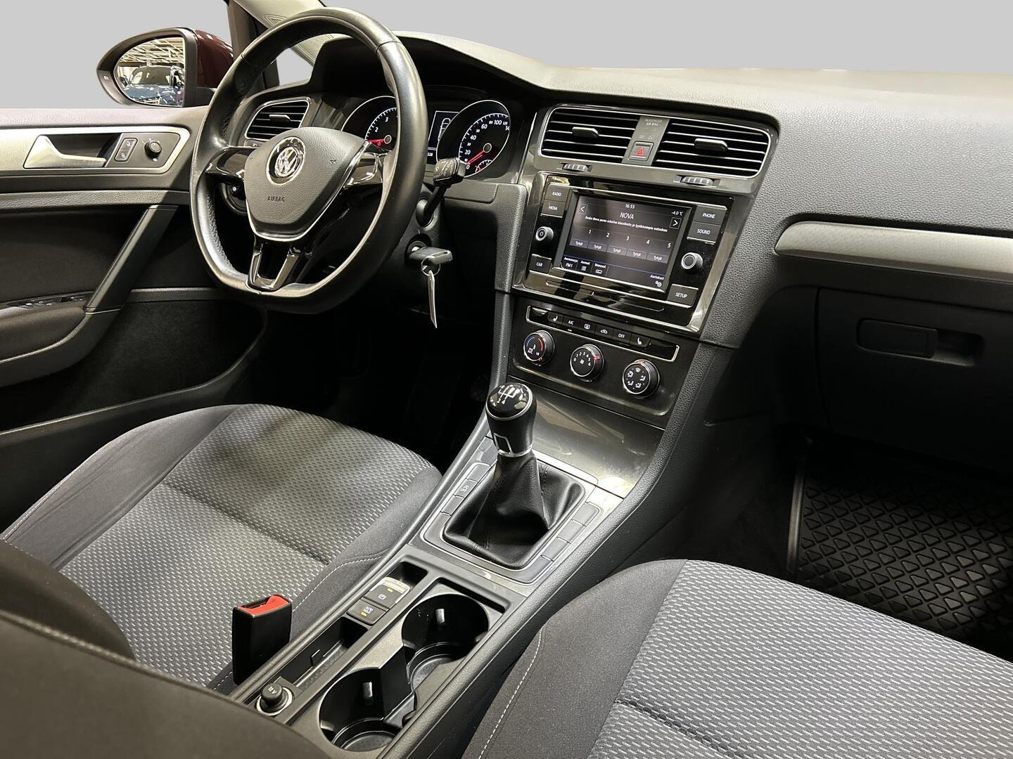 VOLKSWAGEN Golf 2017