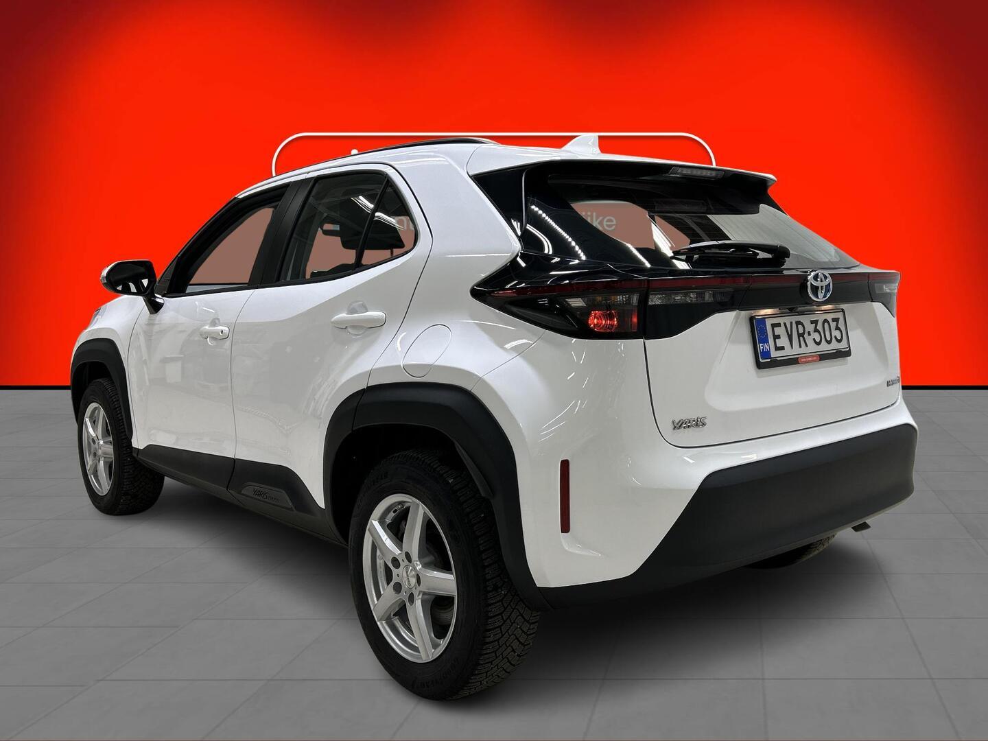 TOYOTA YARIS CROSS 2024