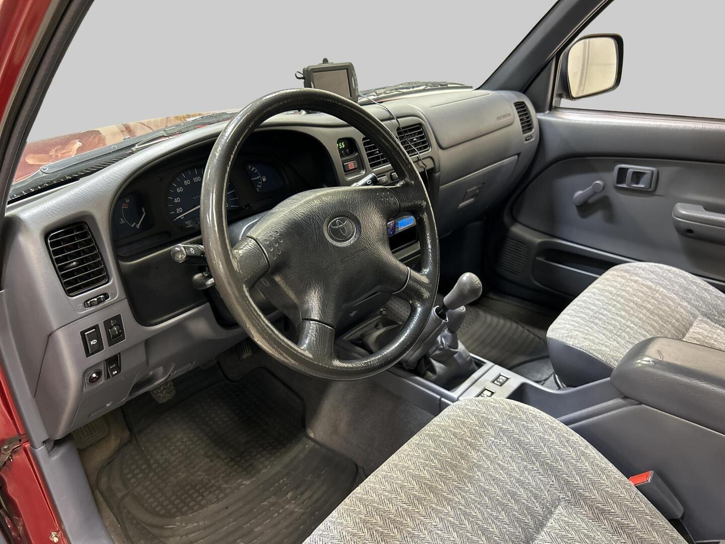 TOYOTA Hilux 2004
