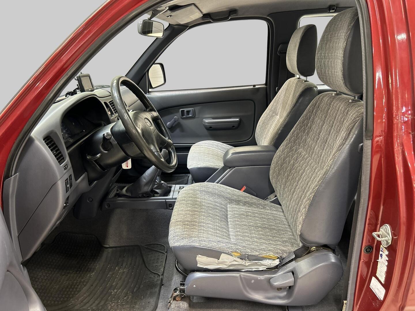 TOYOTA Hilux 2004