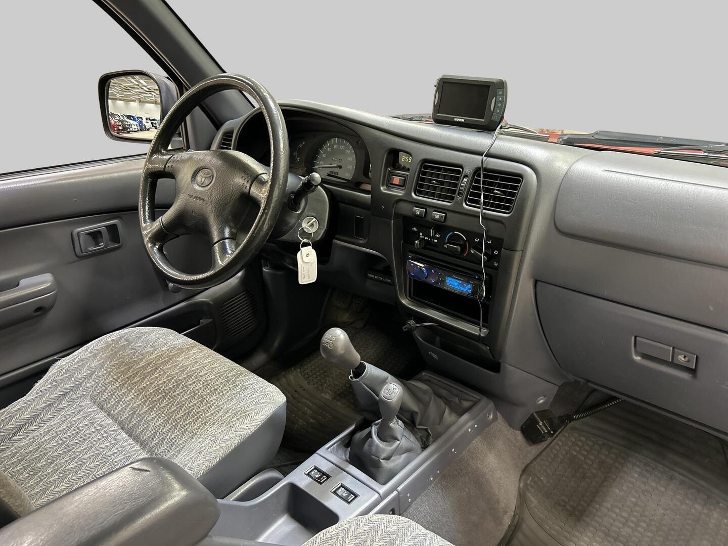 TOYOTA Hilux 2004