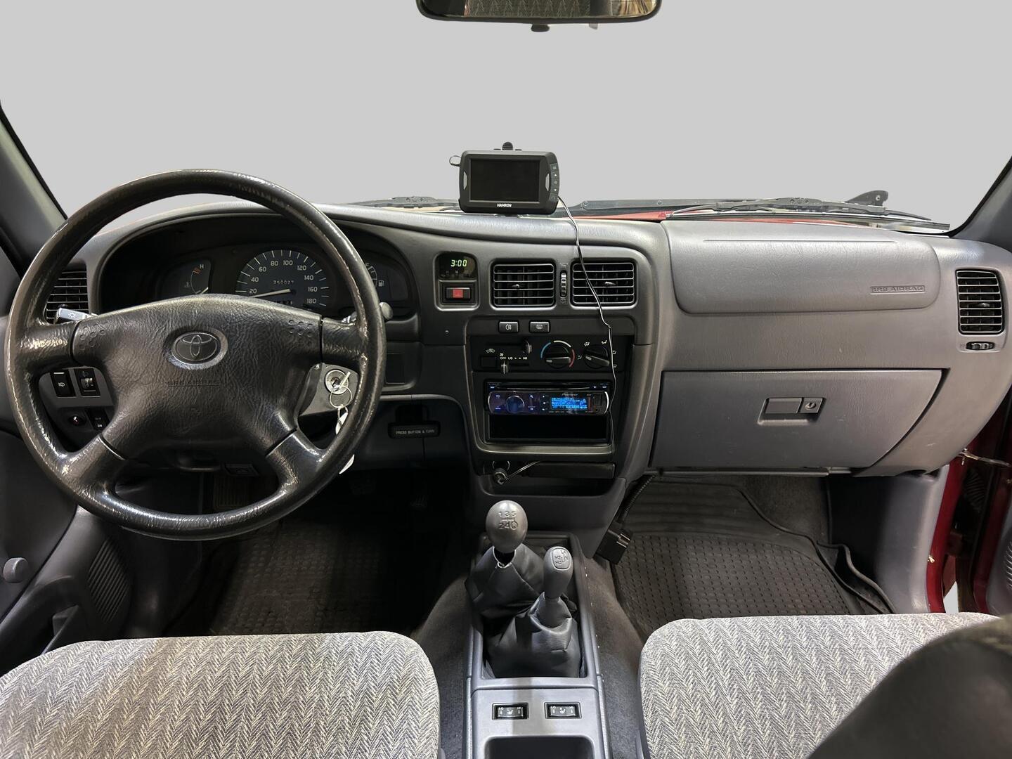 TOYOTA Hilux 2004