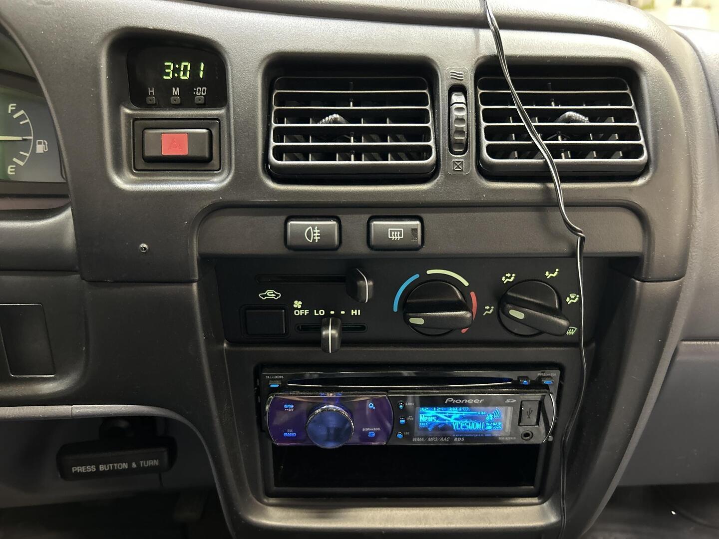 TOYOTA Hilux 2004