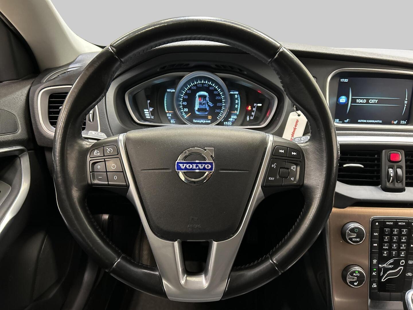 VOLVO V40 Cross Country 2015