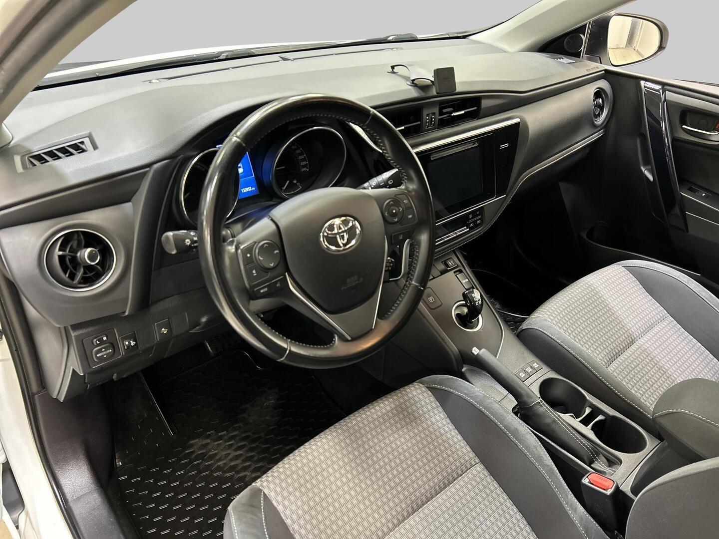 TOYOTA Auris 2017