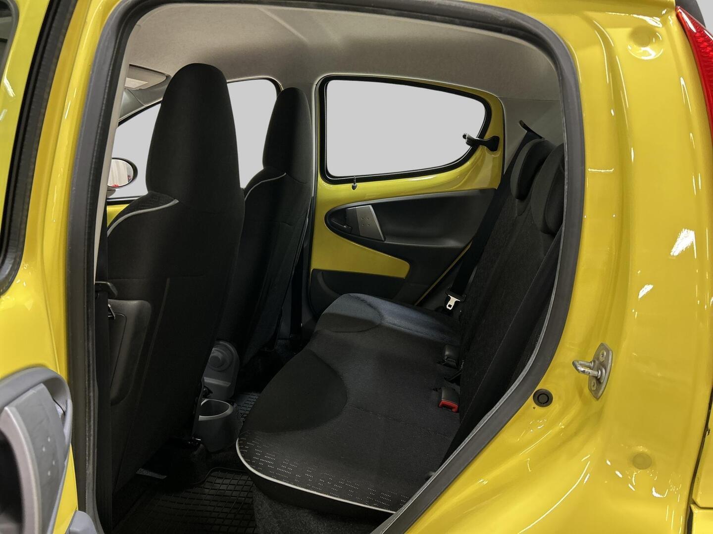 PEUGEOT 107 2011
