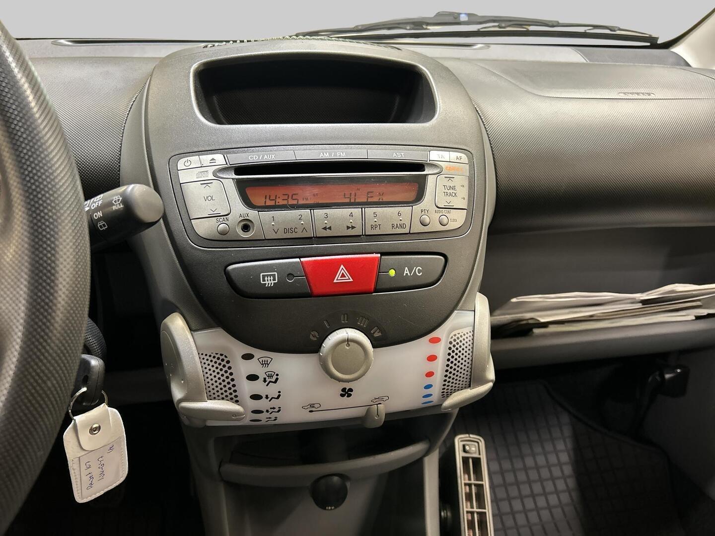 PEUGEOT 107 2011