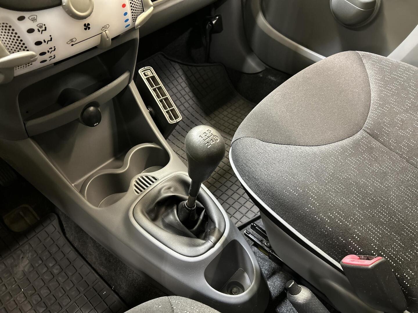 PEUGEOT 107 2011