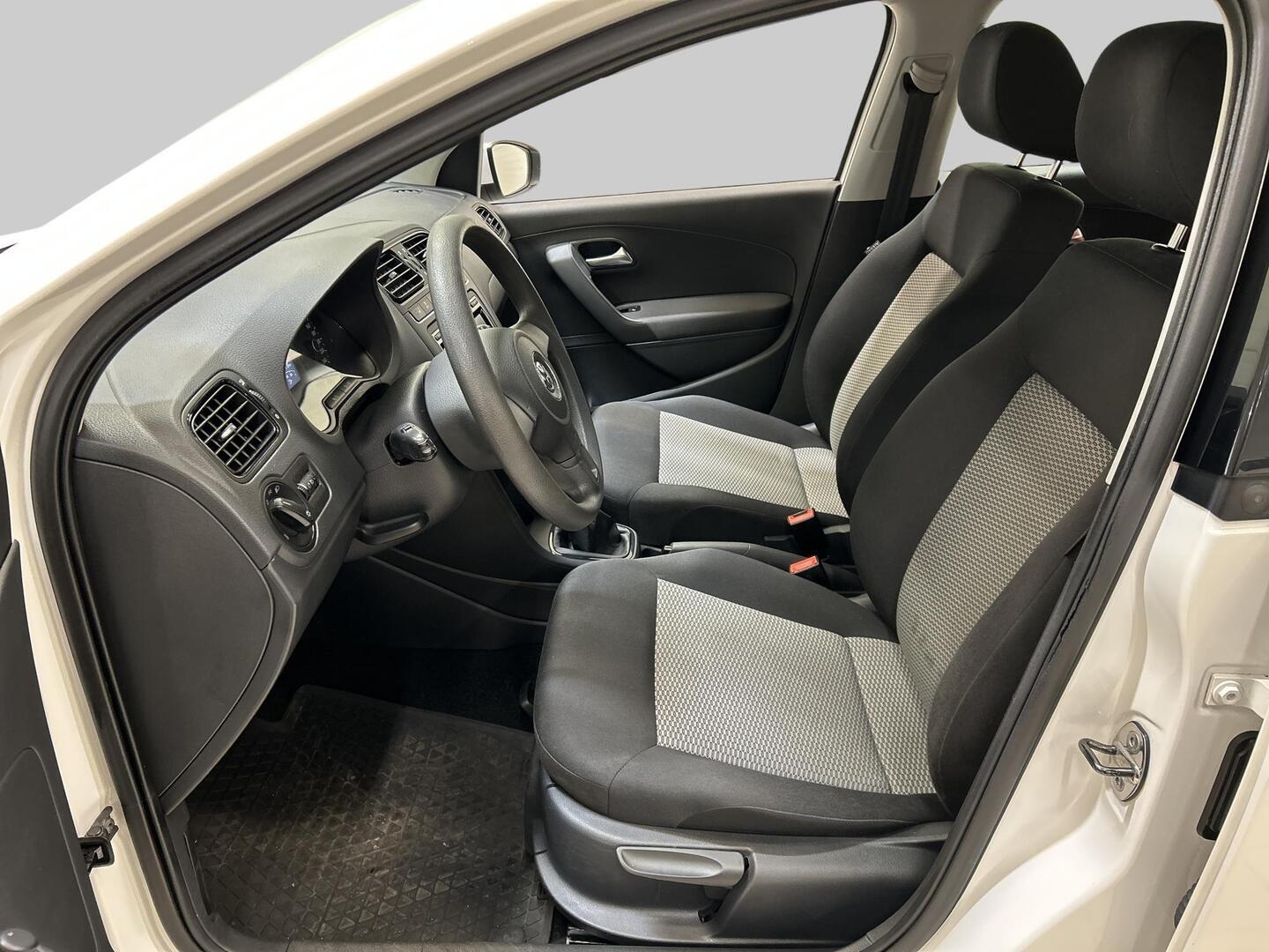 VOLKSWAGEN Polo 2014