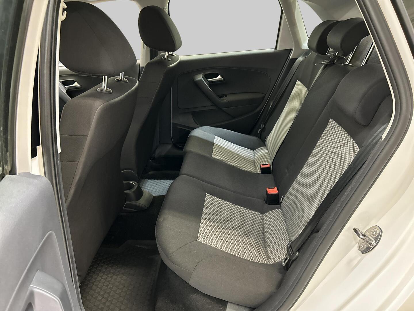 VOLKSWAGEN Polo 2014