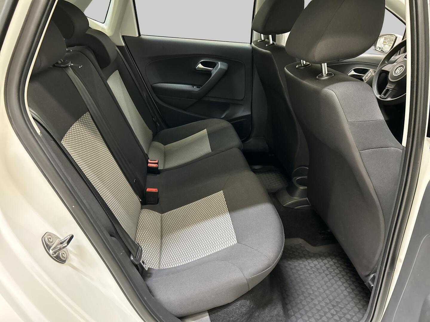 VOLKSWAGEN Polo 2014