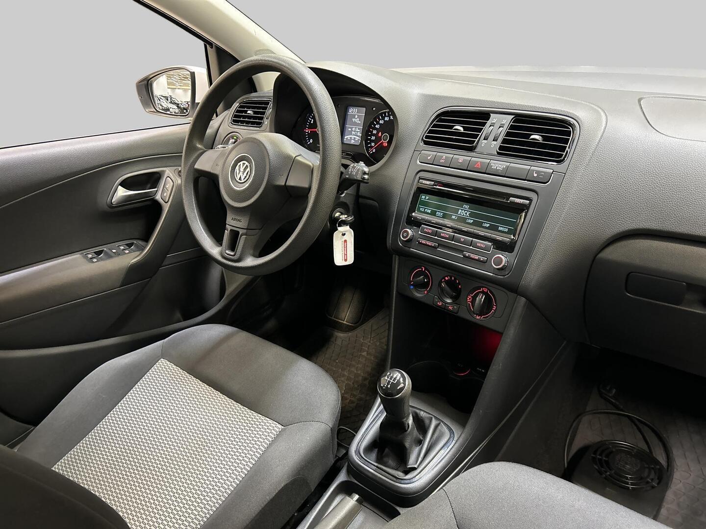 VOLKSWAGEN Polo 2014
