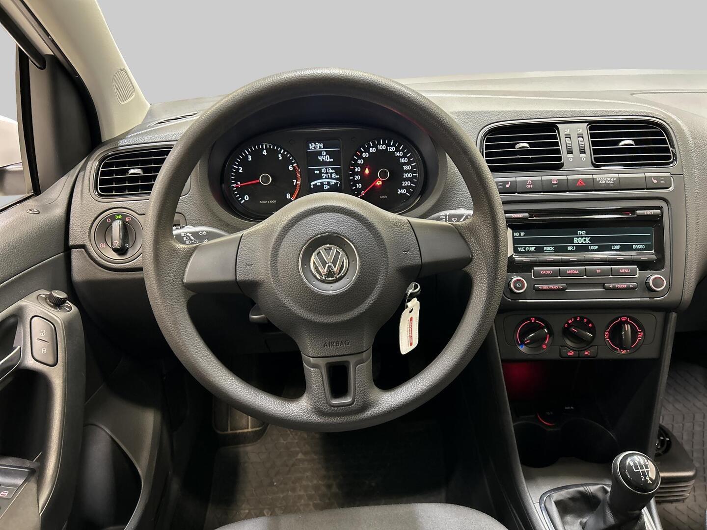 VOLKSWAGEN Polo 2014