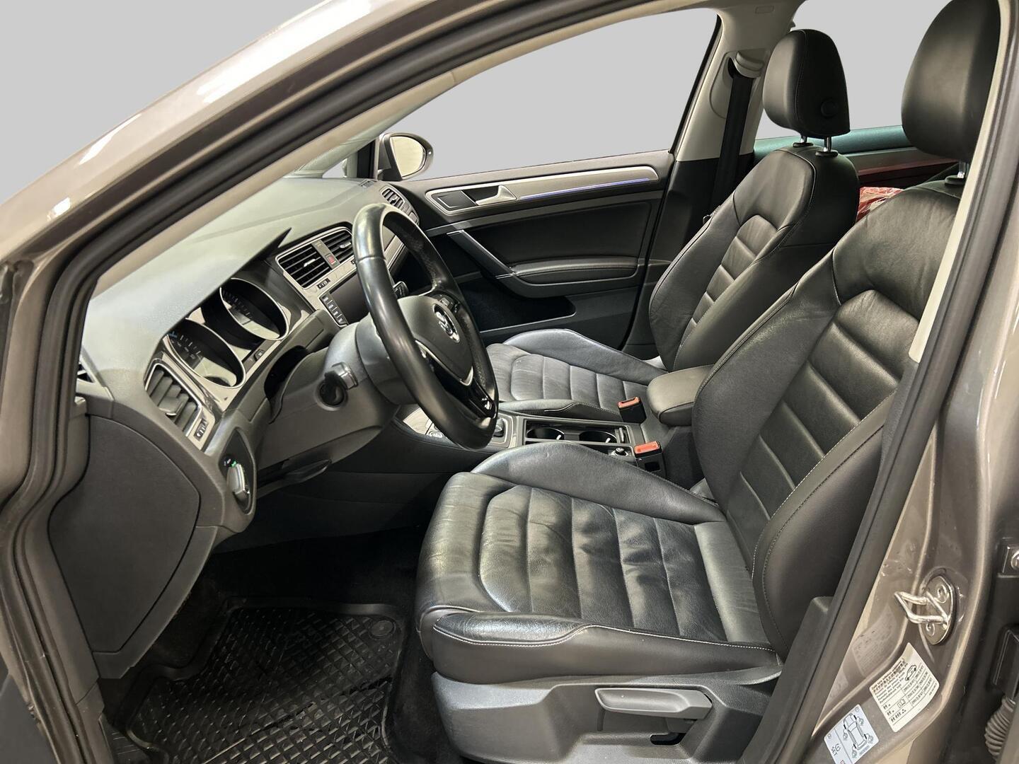 VOLKSWAGEN Golf 2015