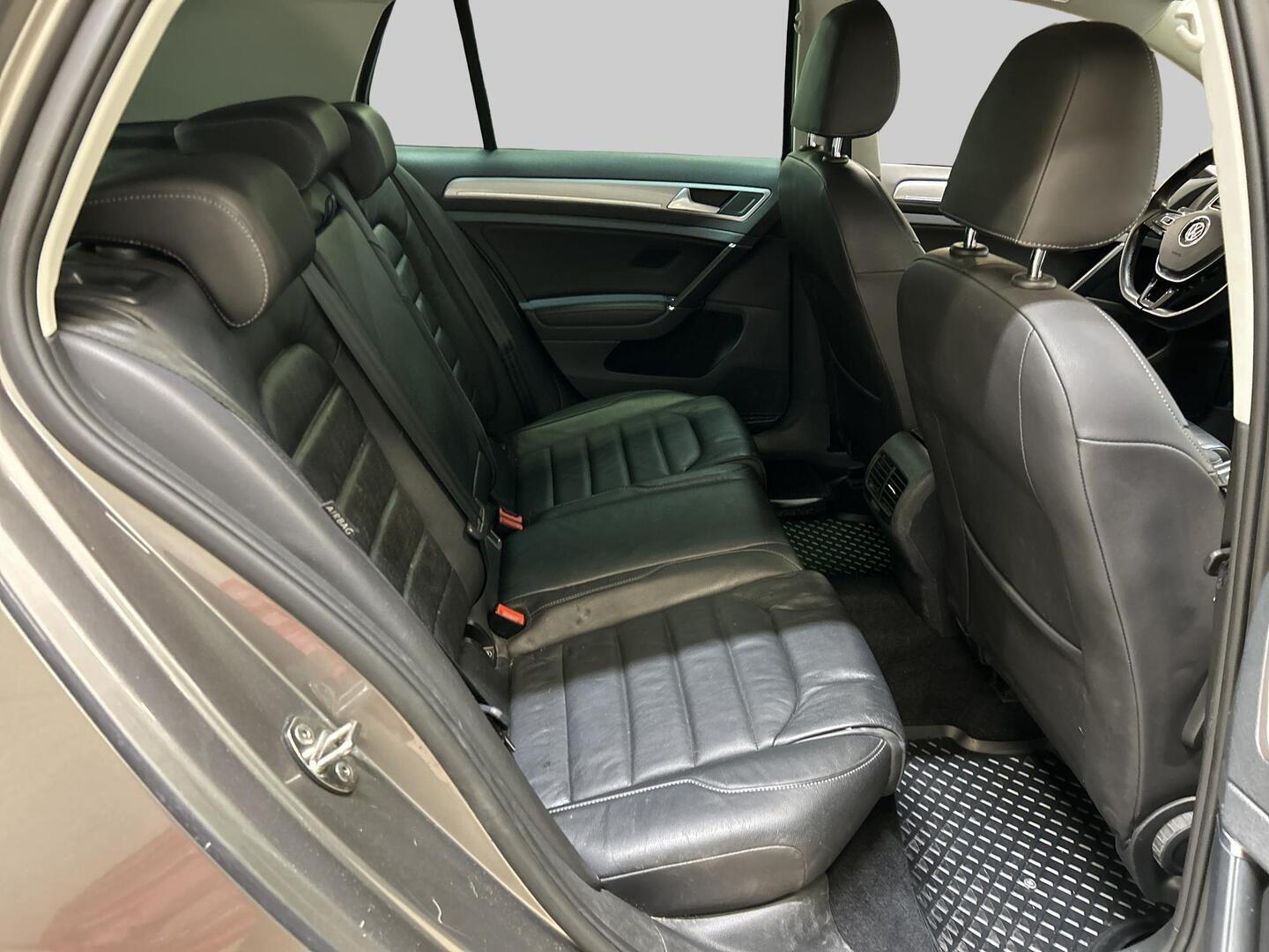 VOLKSWAGEN Golf 2015