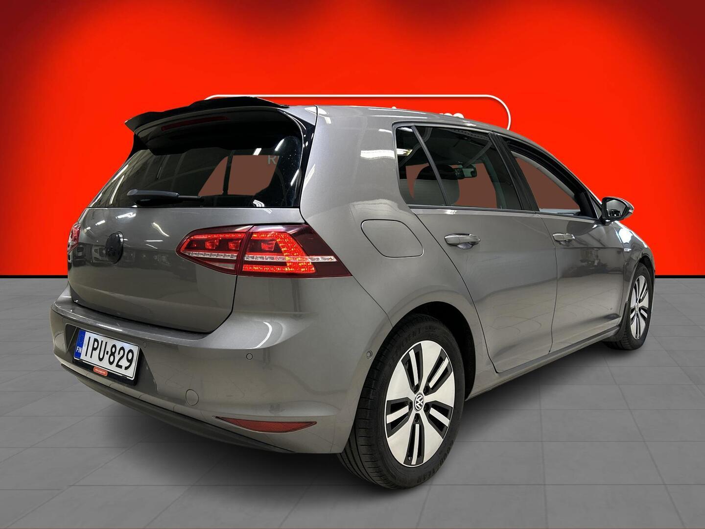 VOLKSWAGEN Golf 2015