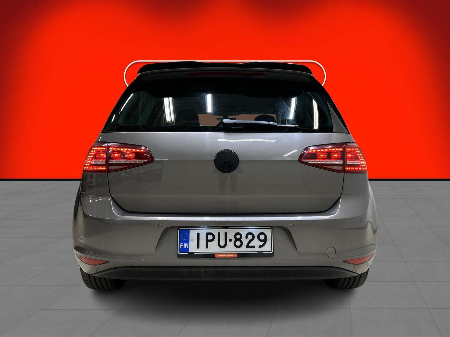 VOLKSWAGEN Golf 2015
