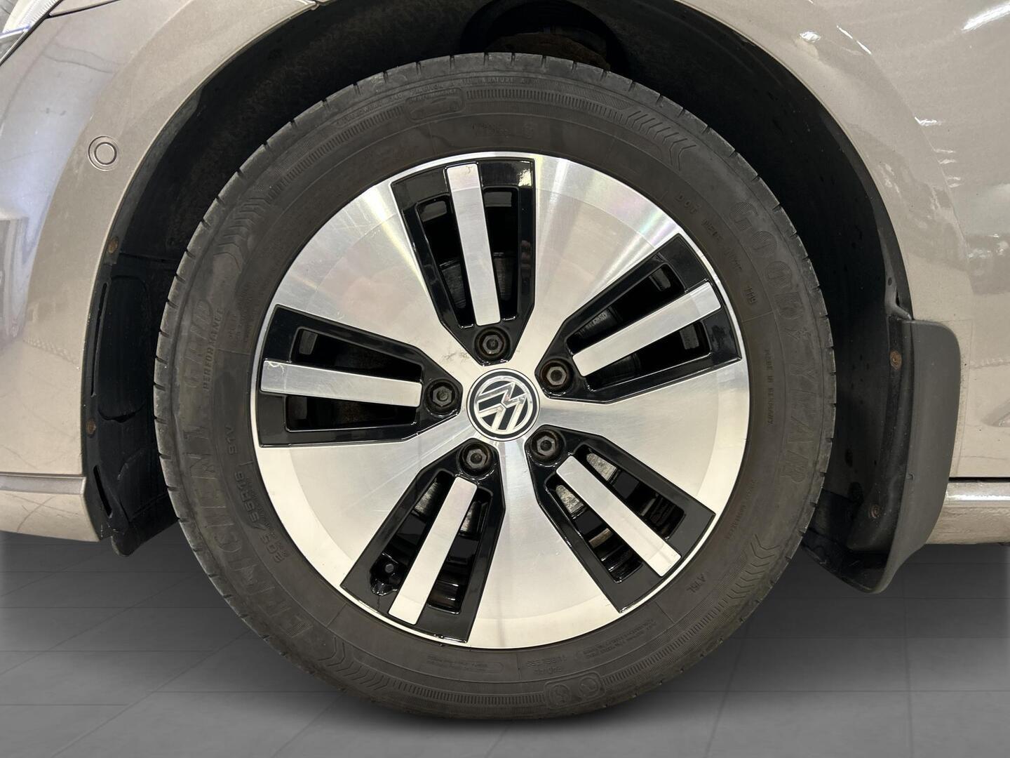 VOLKSWAGEN Golf 2015