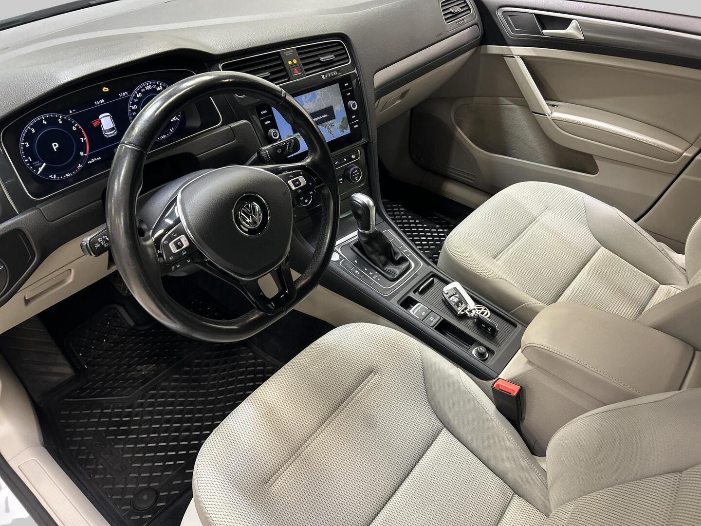 VOLKSWAGEN Golf 2017