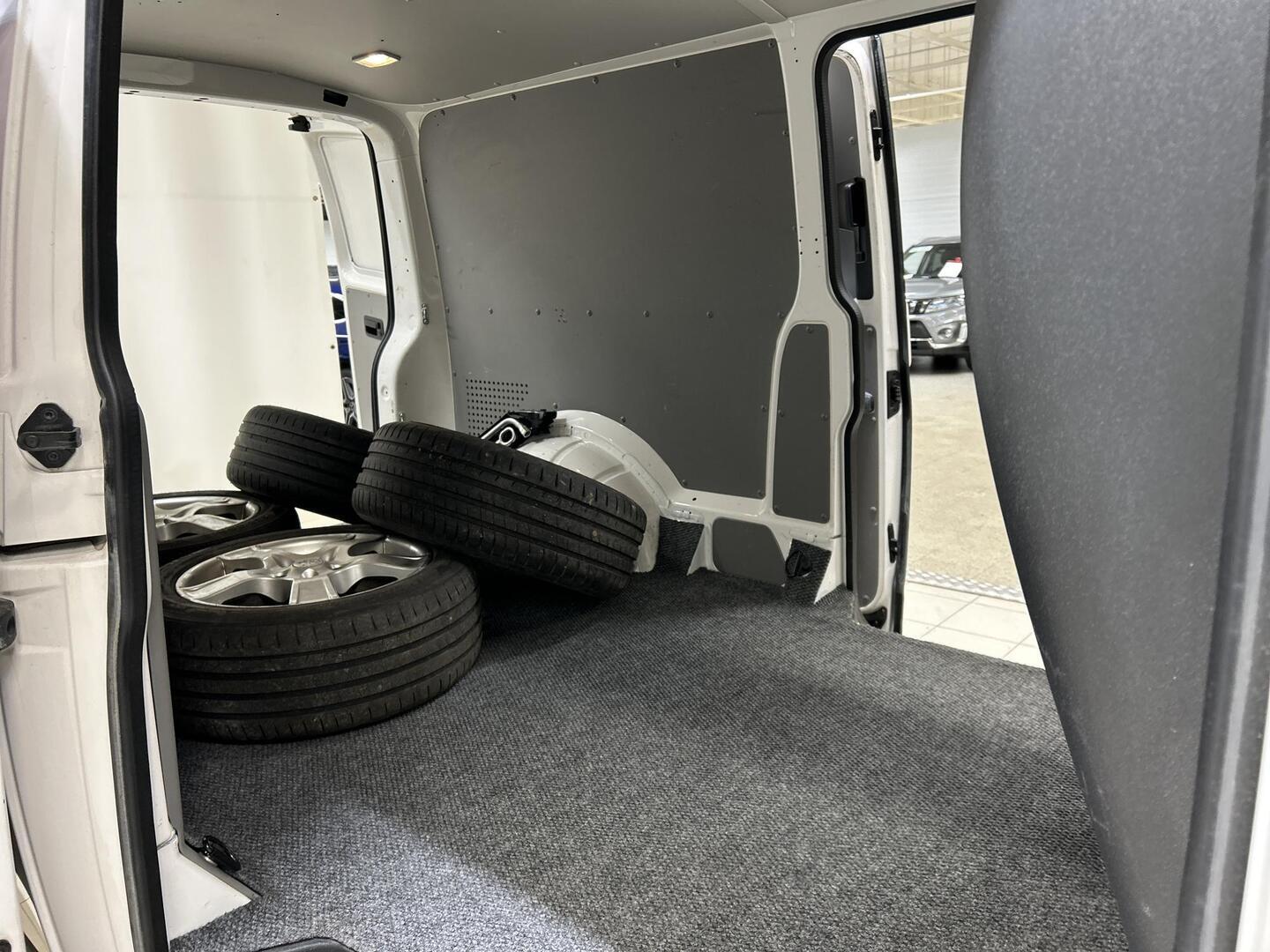 VOLKSWAGEN Transporter 2015