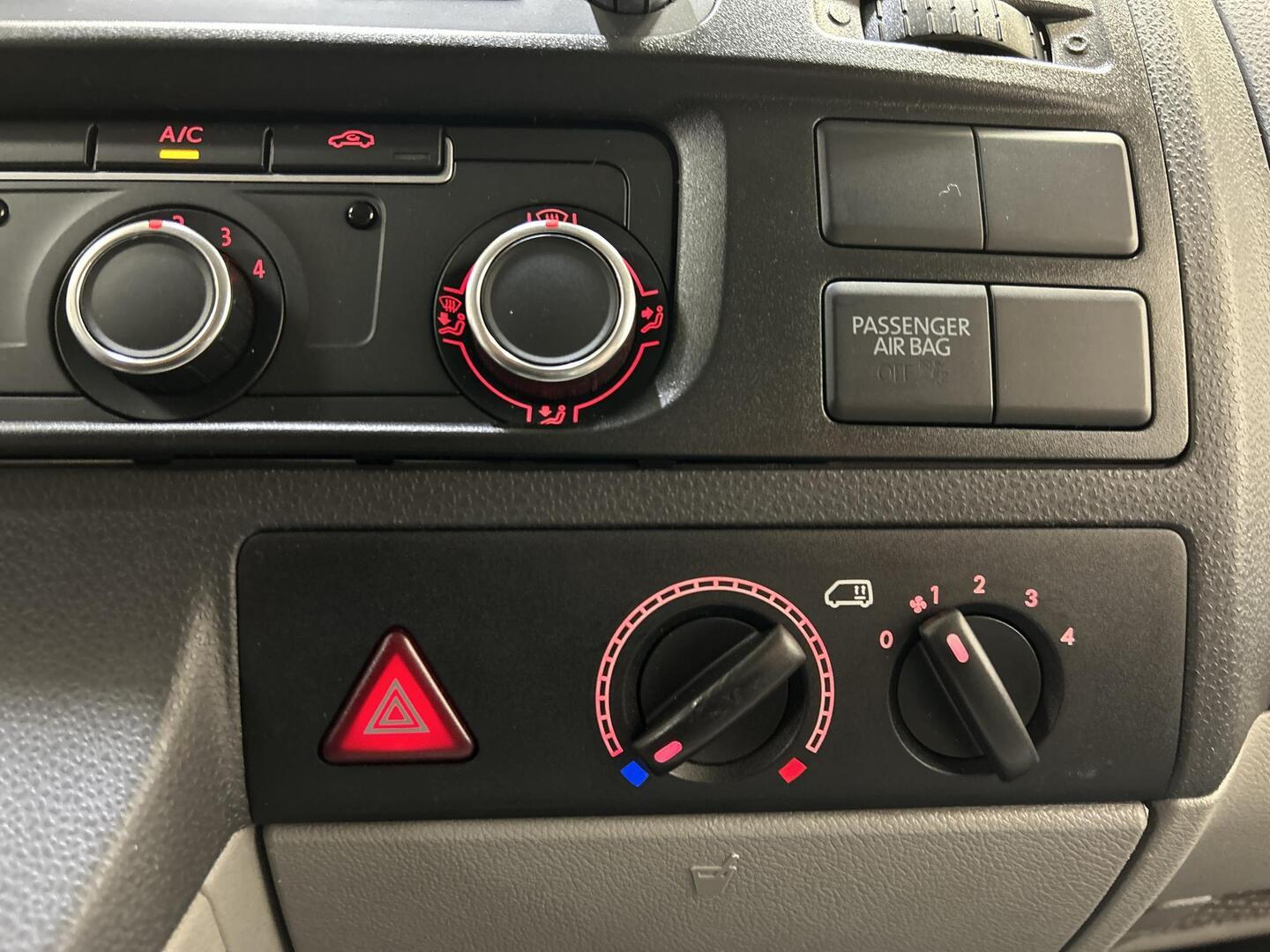 VOLKSWAGEN Transporter 2015