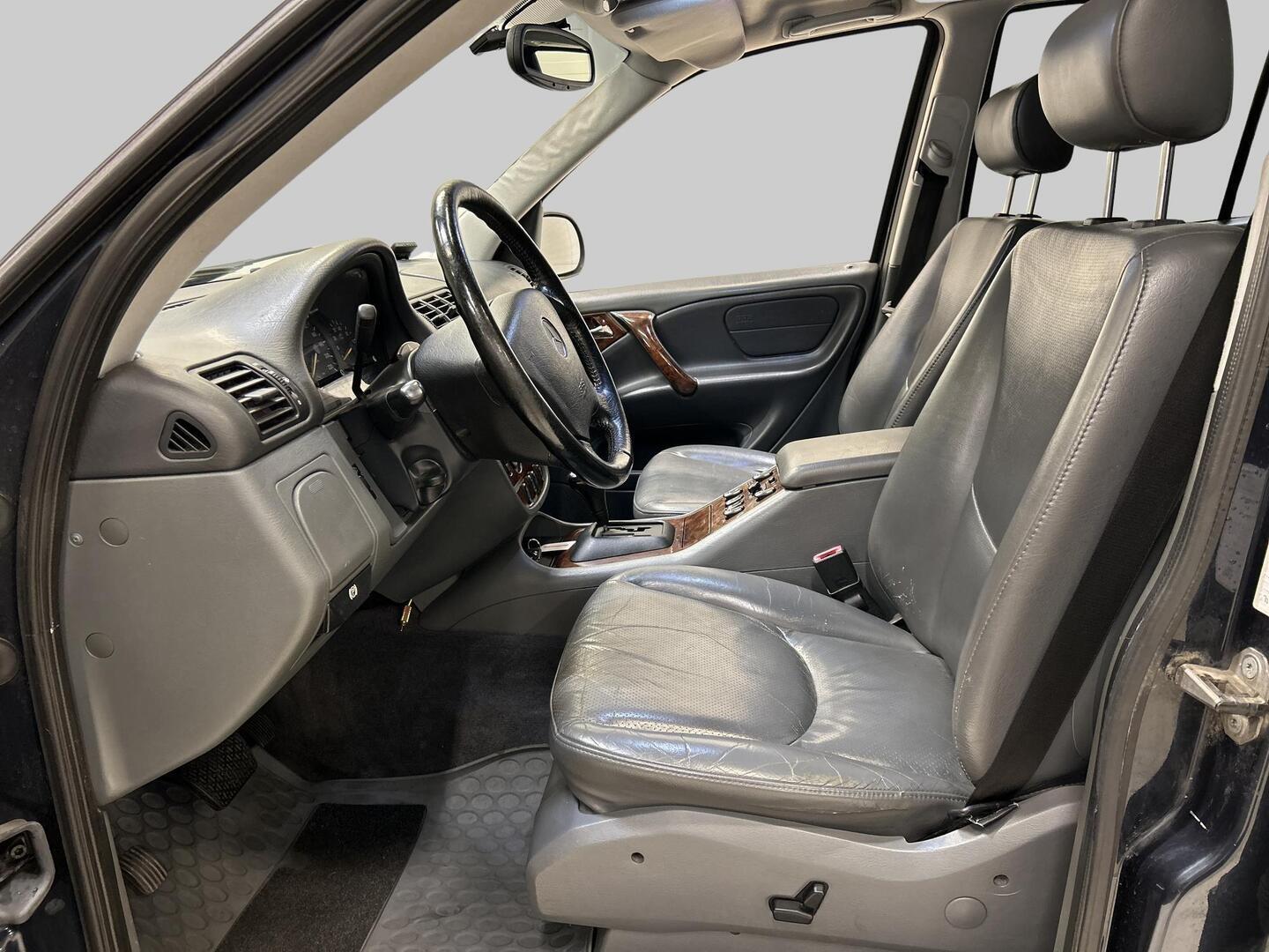 MERCEDES-BENZ ML 2000