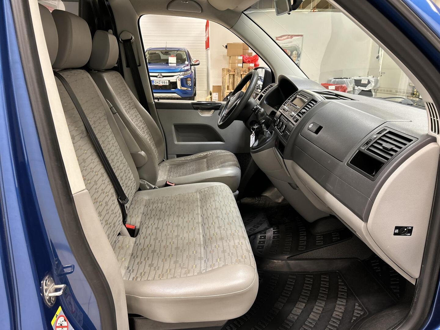 VOLKSWAGEN Transporter 2012