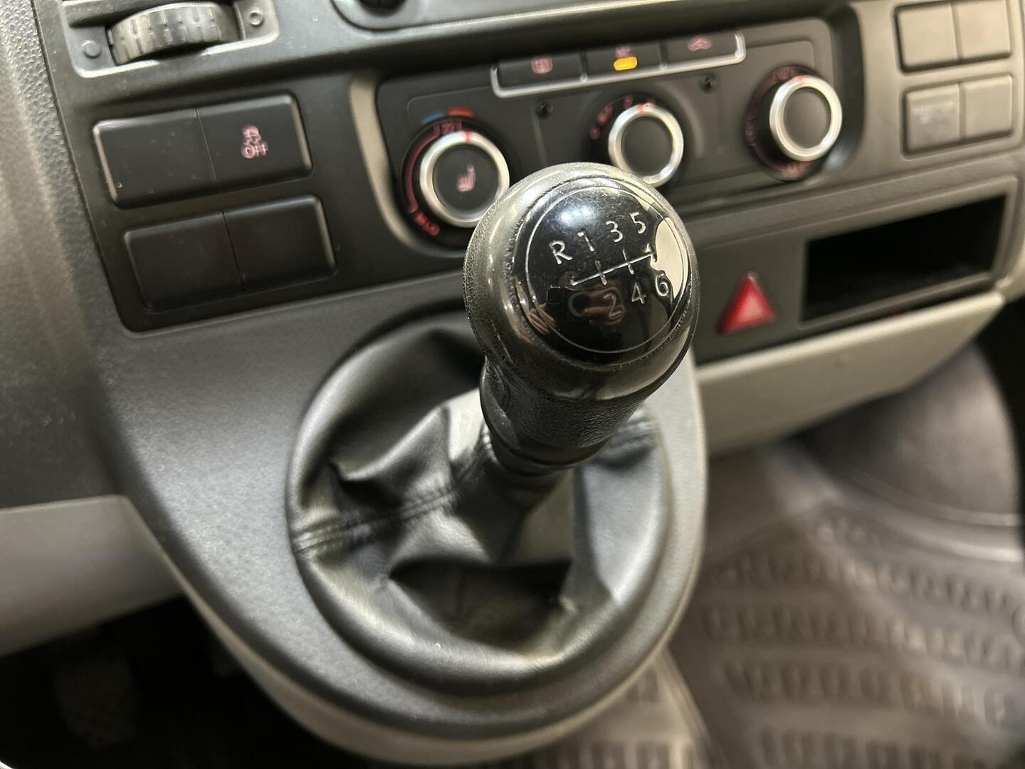 VOLKSWAGEN Transporter 2012