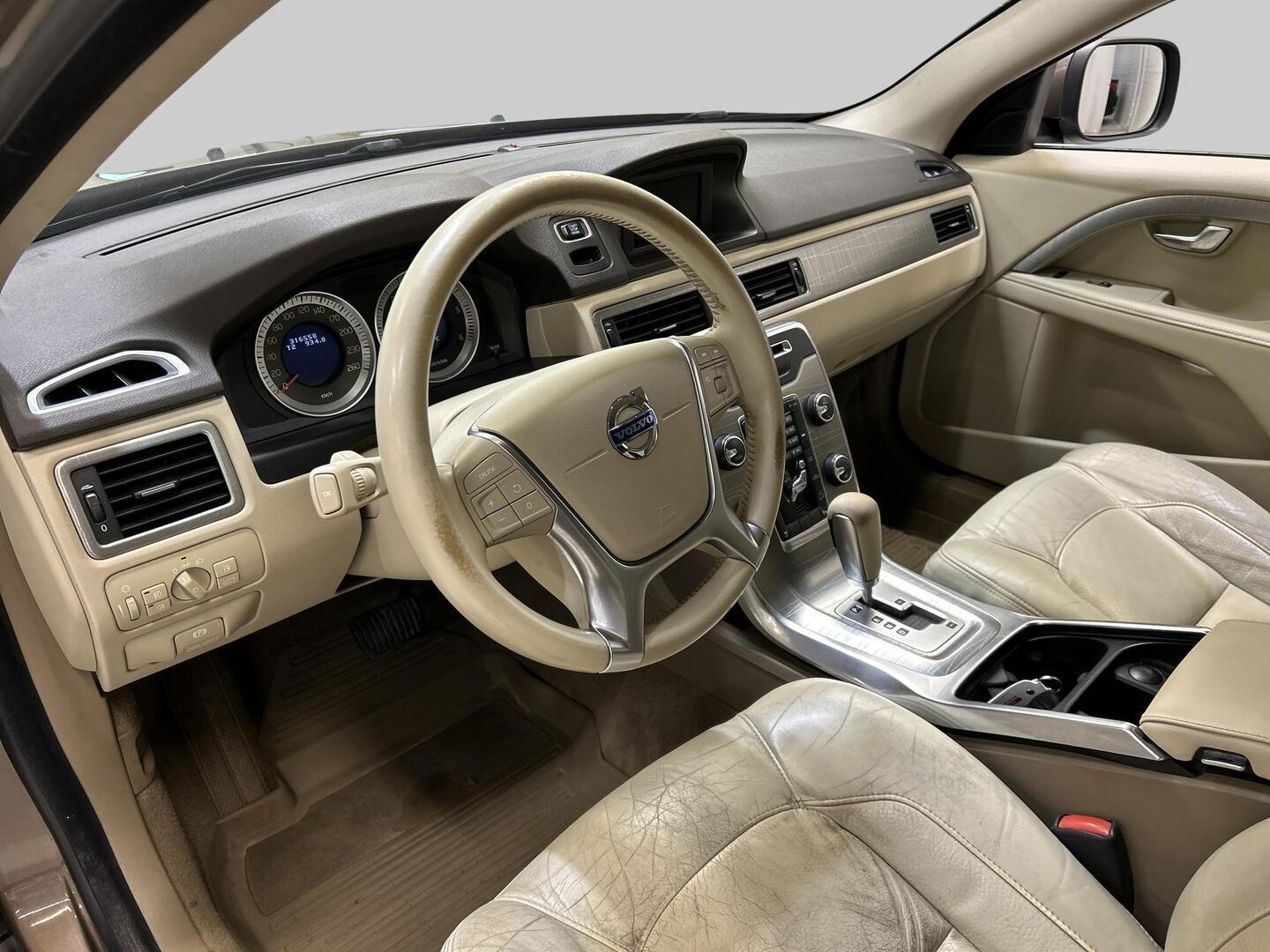 VOLVO XC70 2012