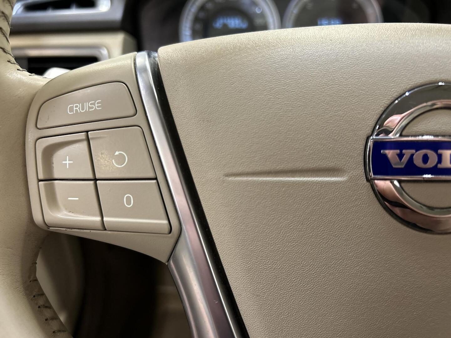 VOLVO XC70 2012