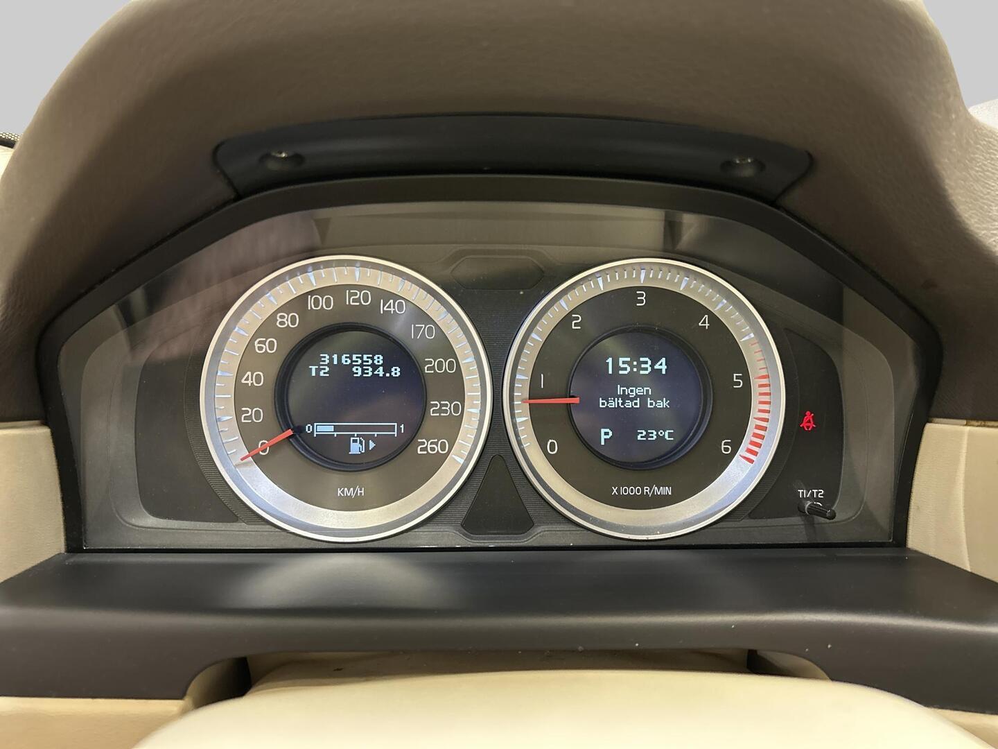 VOLVO XC70 2012