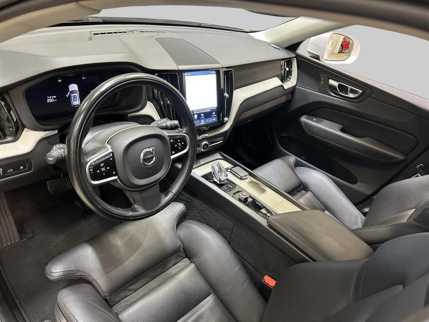 VOLVO XC60 2022