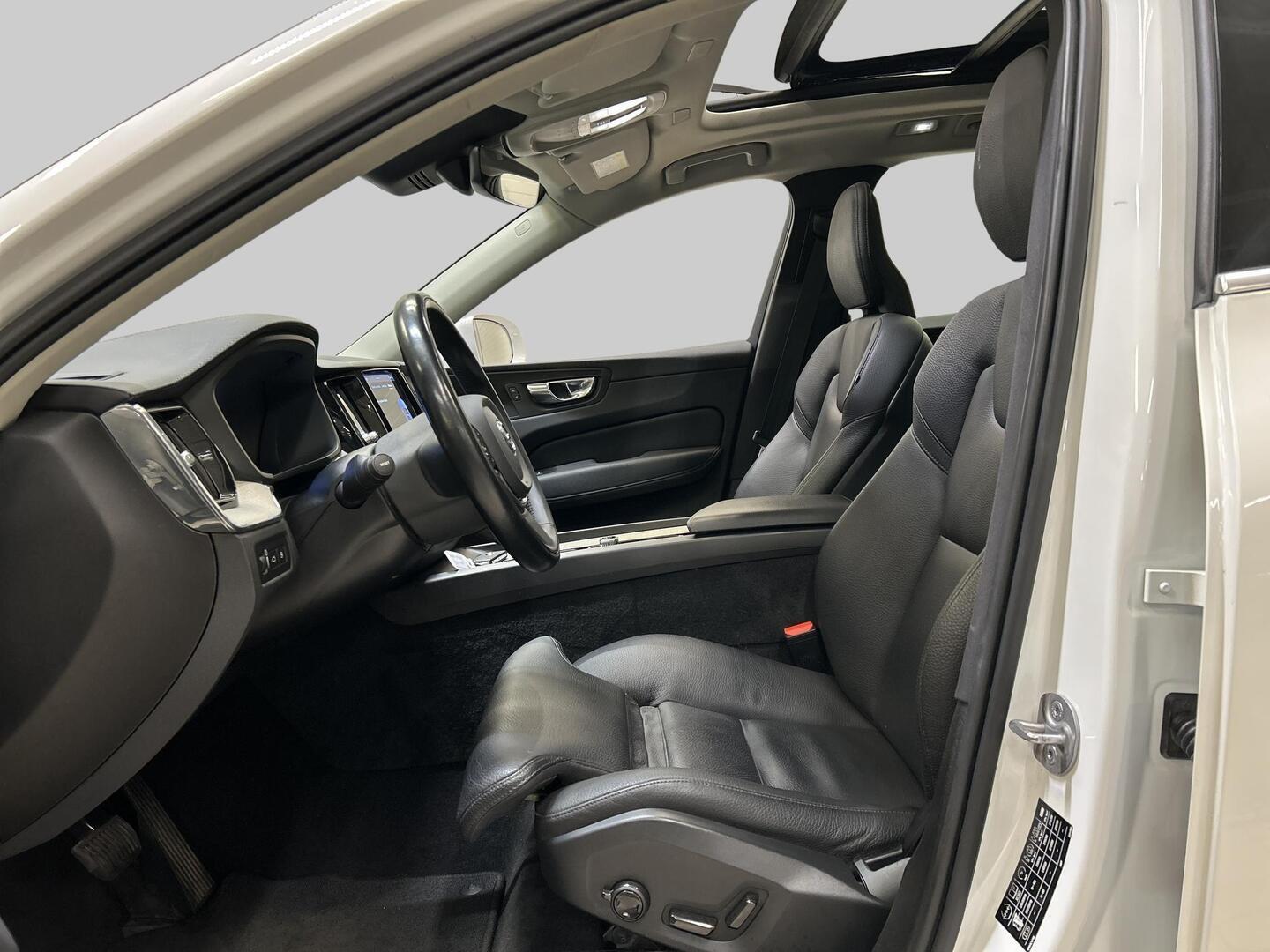 VOLVO XC60 2022
