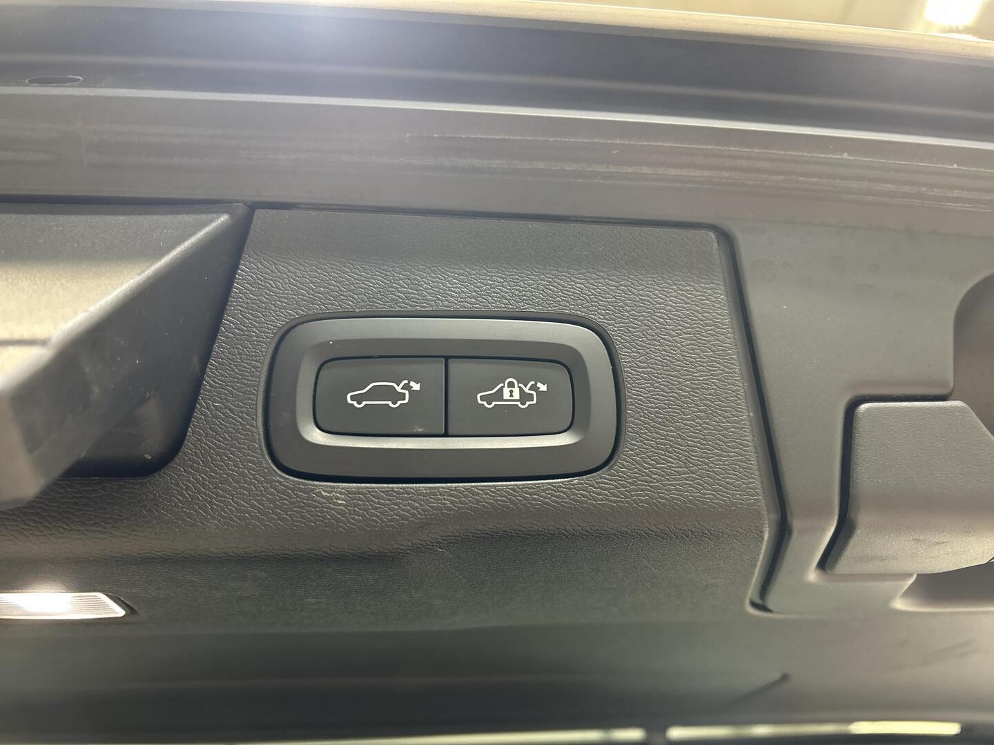 VOLVO XC60 2022