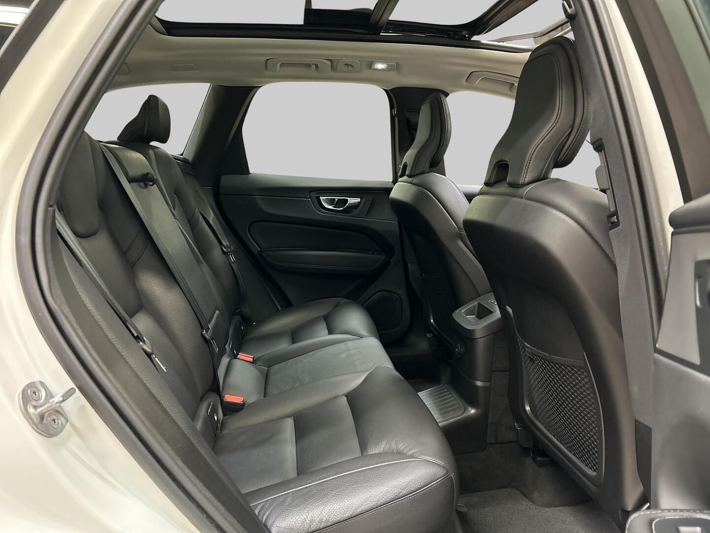 VOLVO XC60 2022