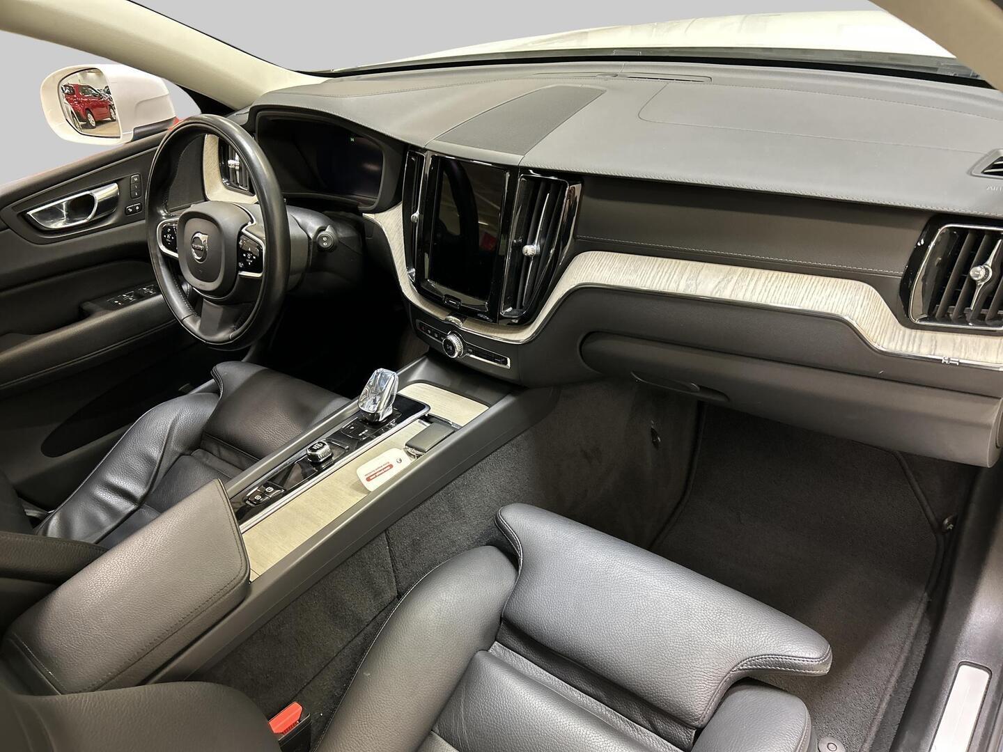 VOLVO XC60 2022