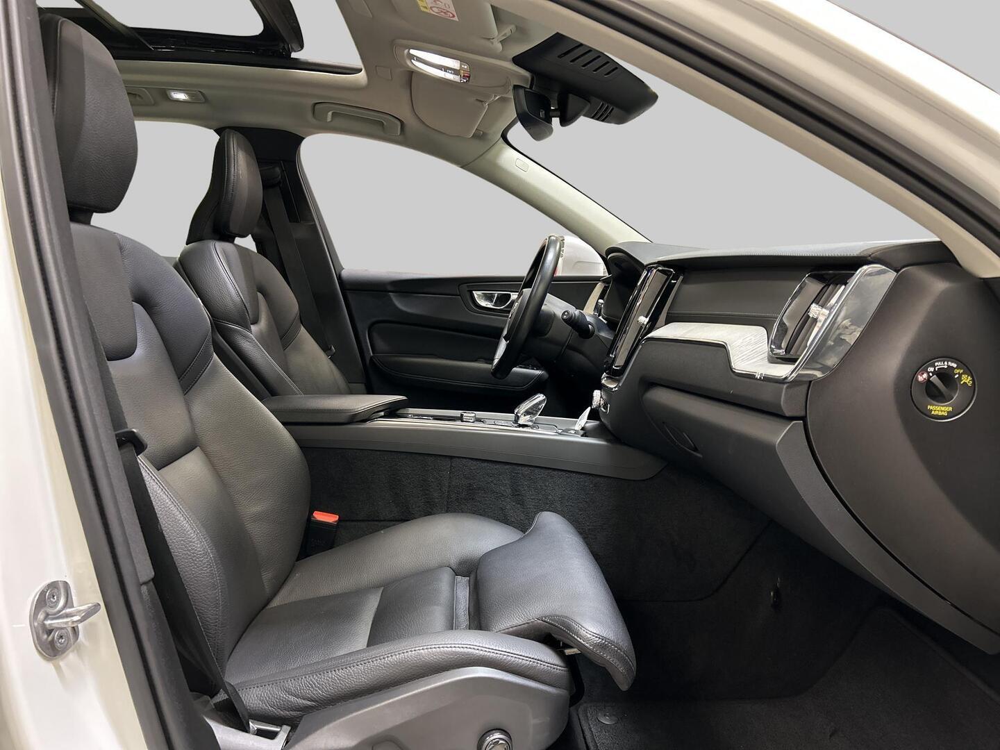 VOLVO XC60 2022