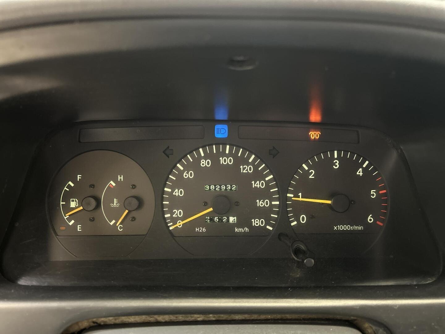 TOYOTA Hiace 2000