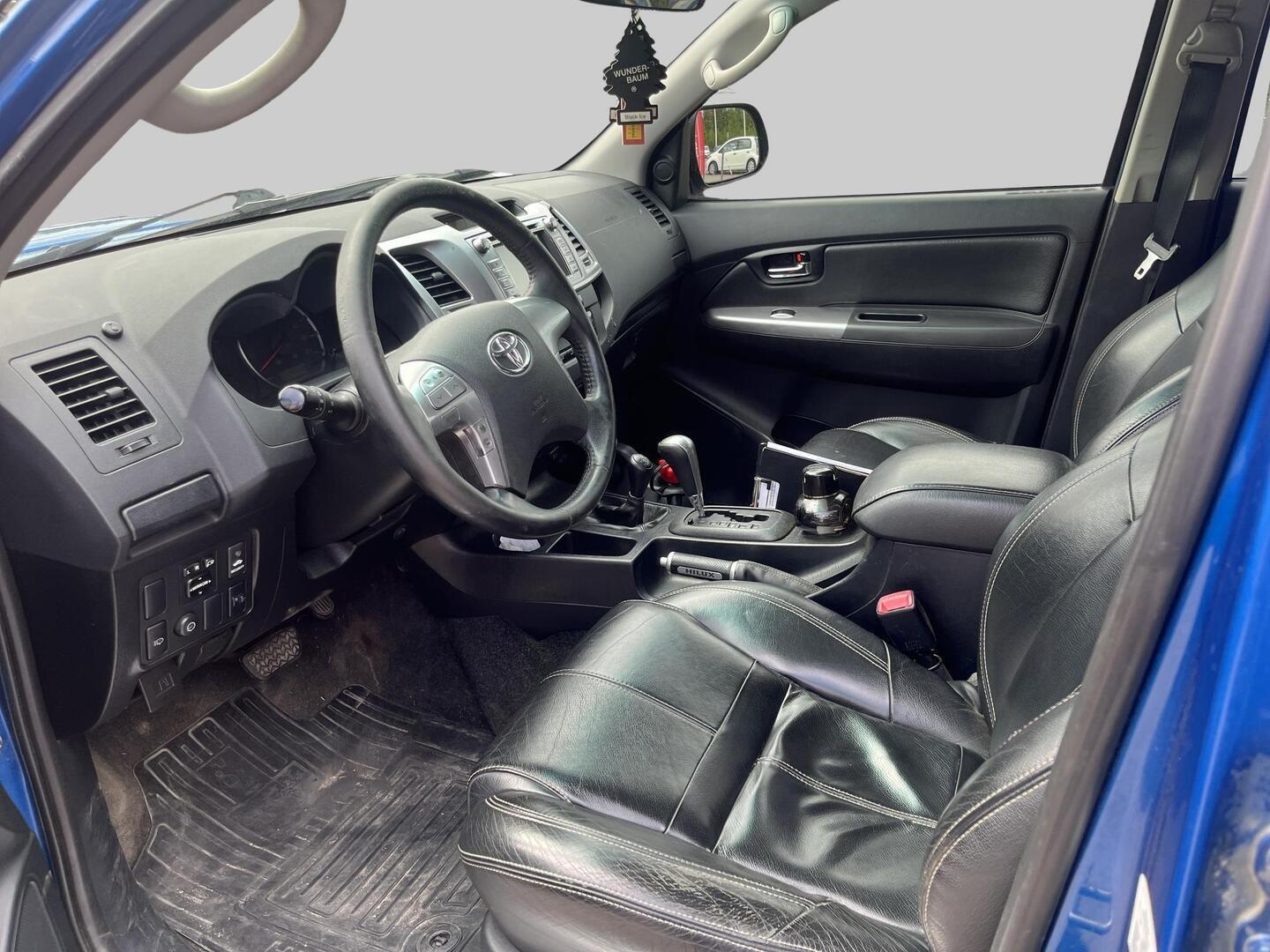 TOYOTA Hilux 2016