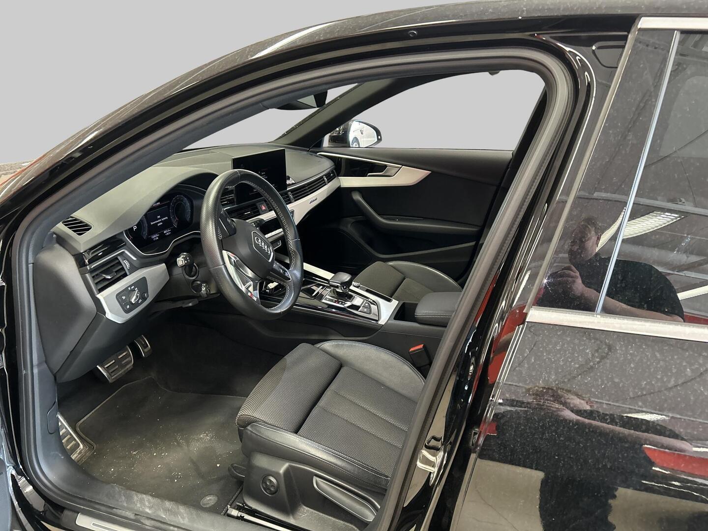 AUDI A4 2022