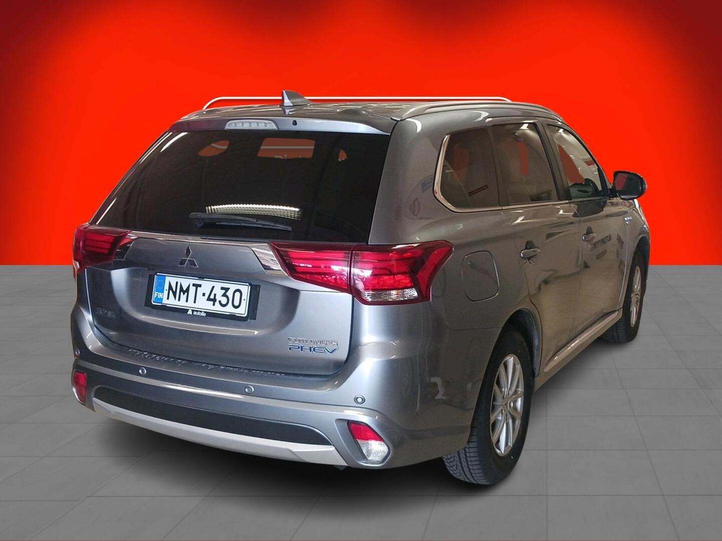 MITSUBISHI Outlander PHEV 2016