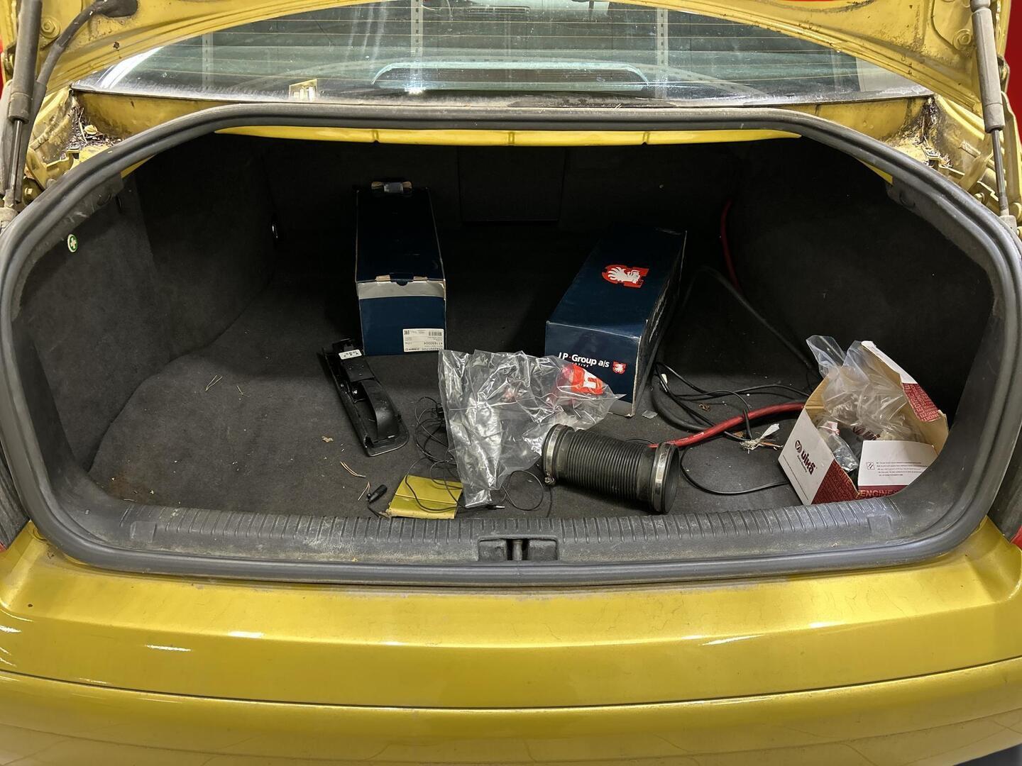 VOLKSWAGEN Passat 1998