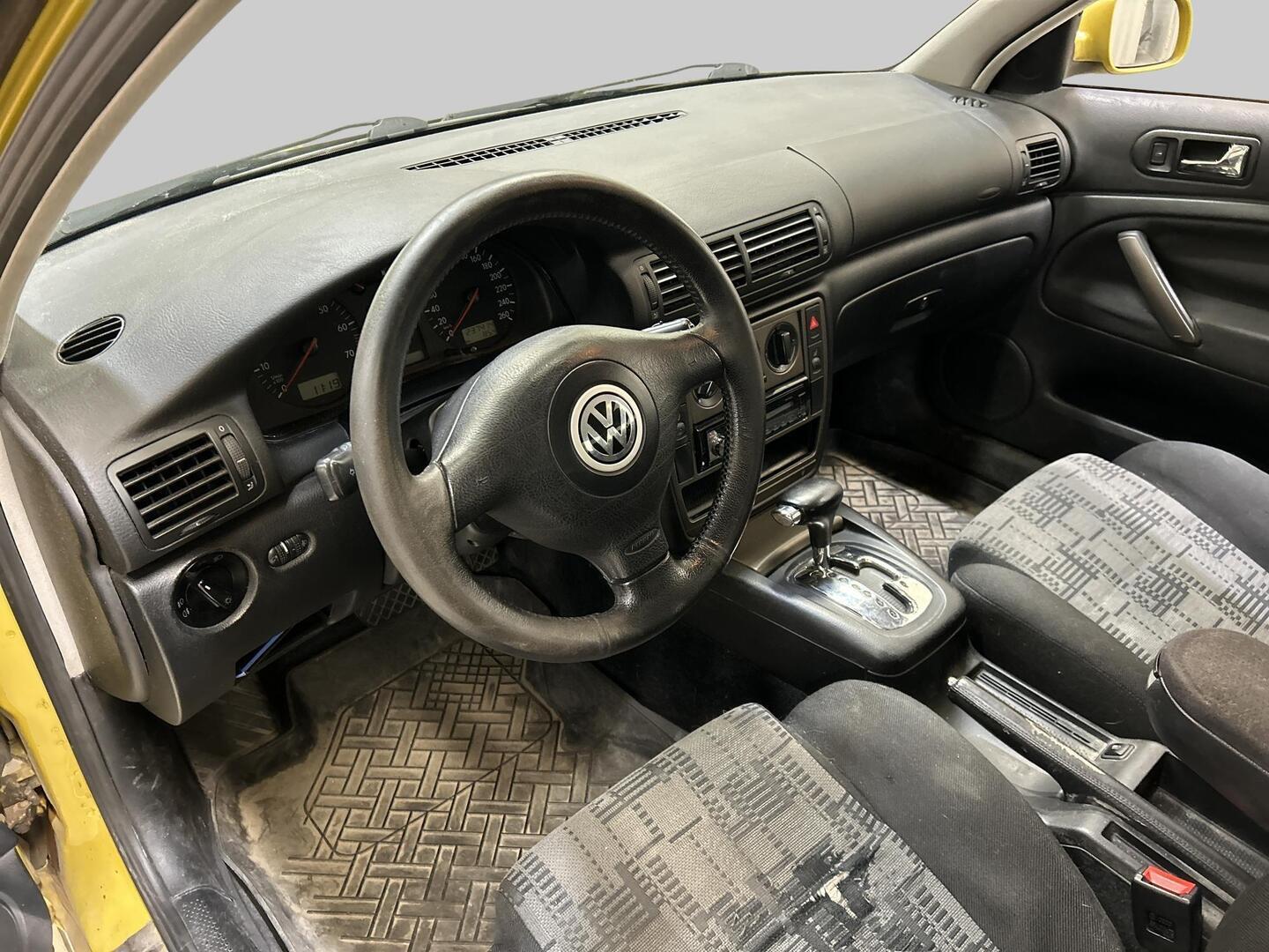 VOLKSWAGEN Passat 1998