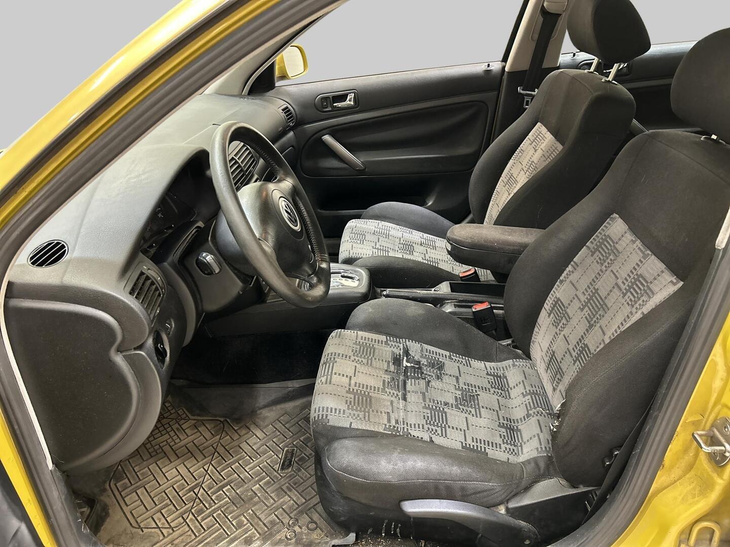 VOLKSWAGEN Passat 1998