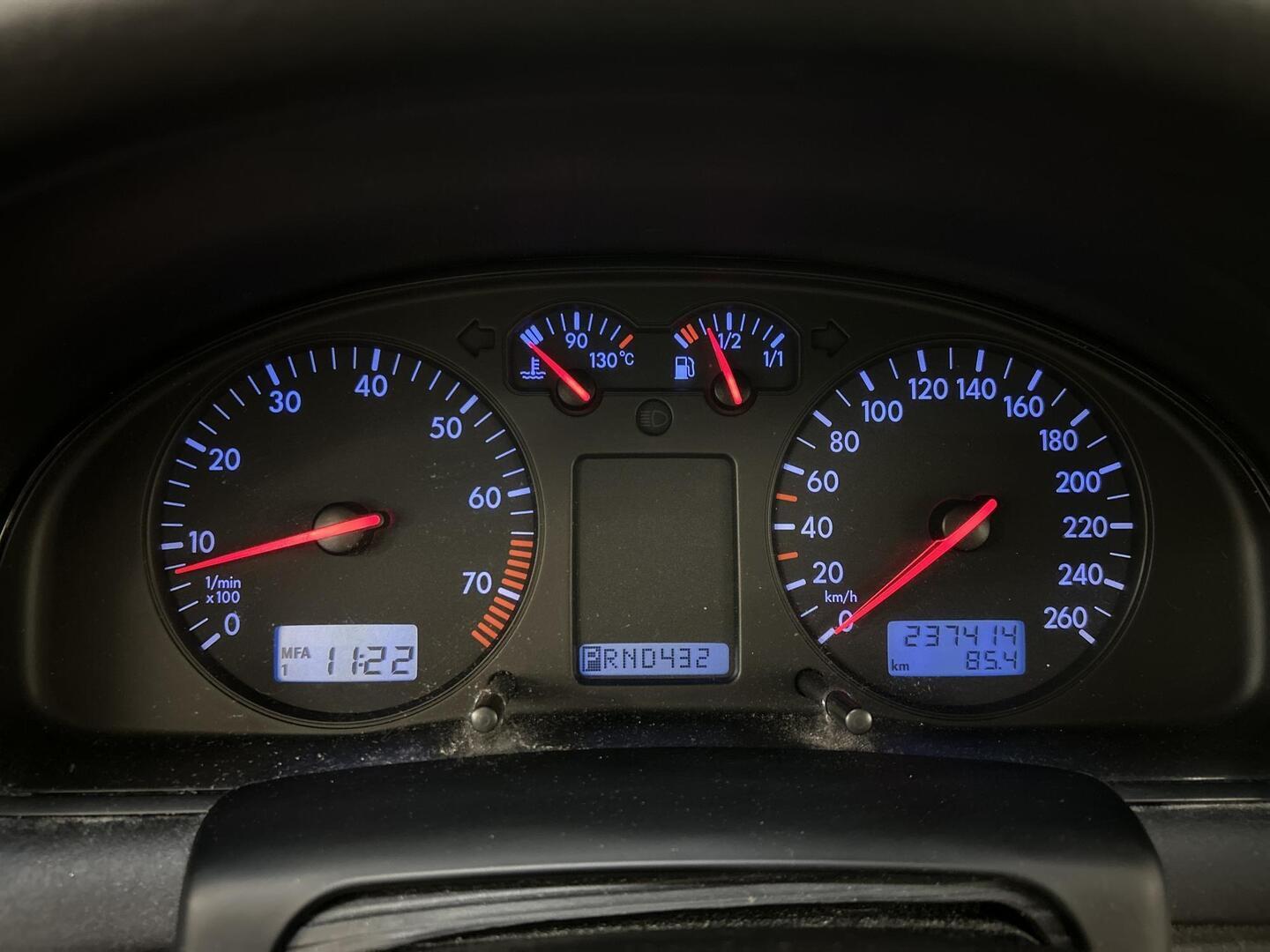 VOLKSWAGEN Passat 1998