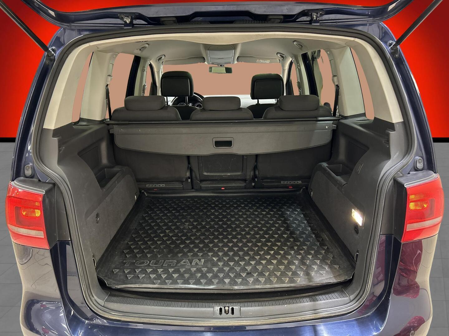 VOLKSWAGEN Touran 2014
