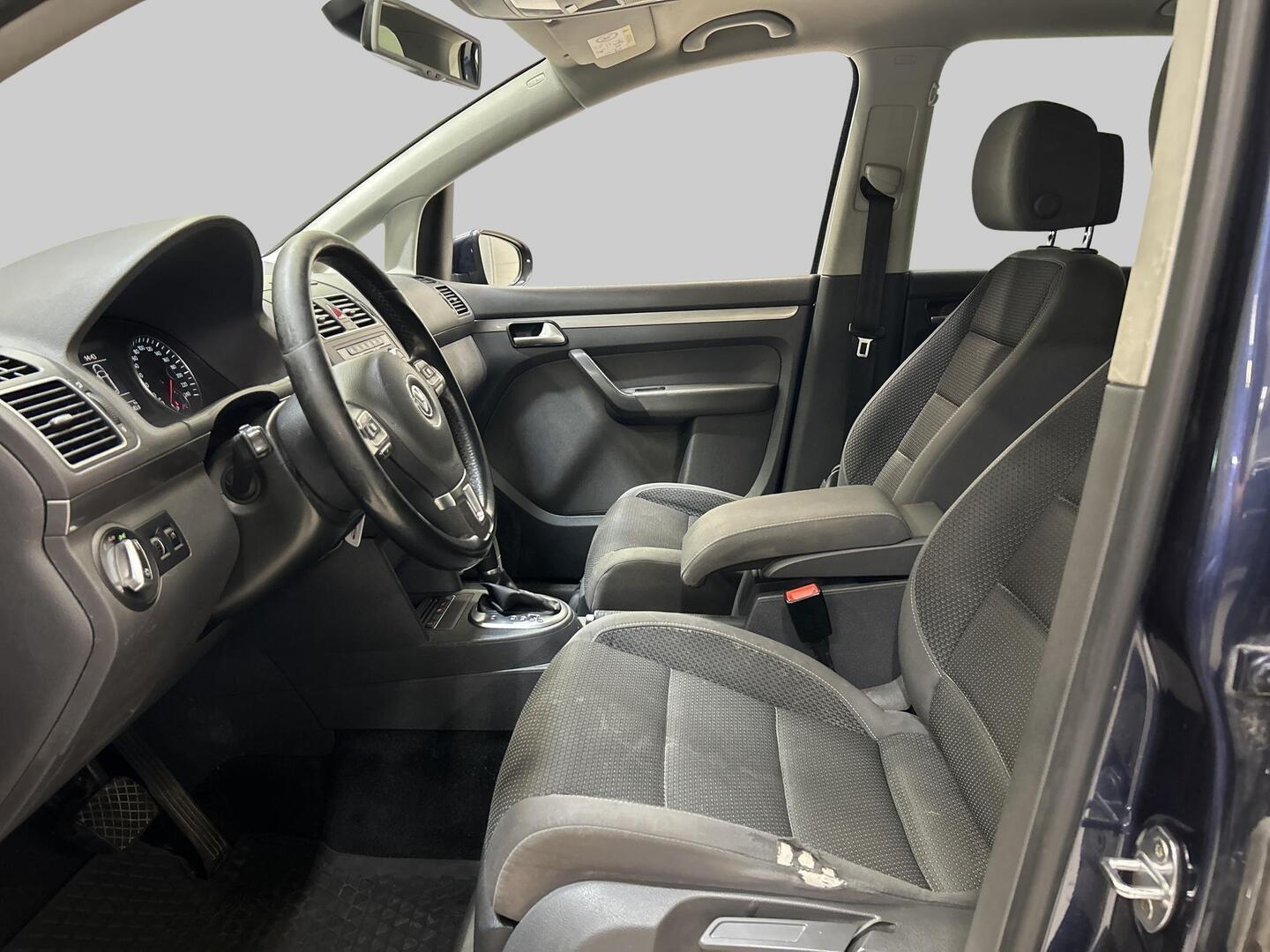 VOLKSWAGEN Touran 2014