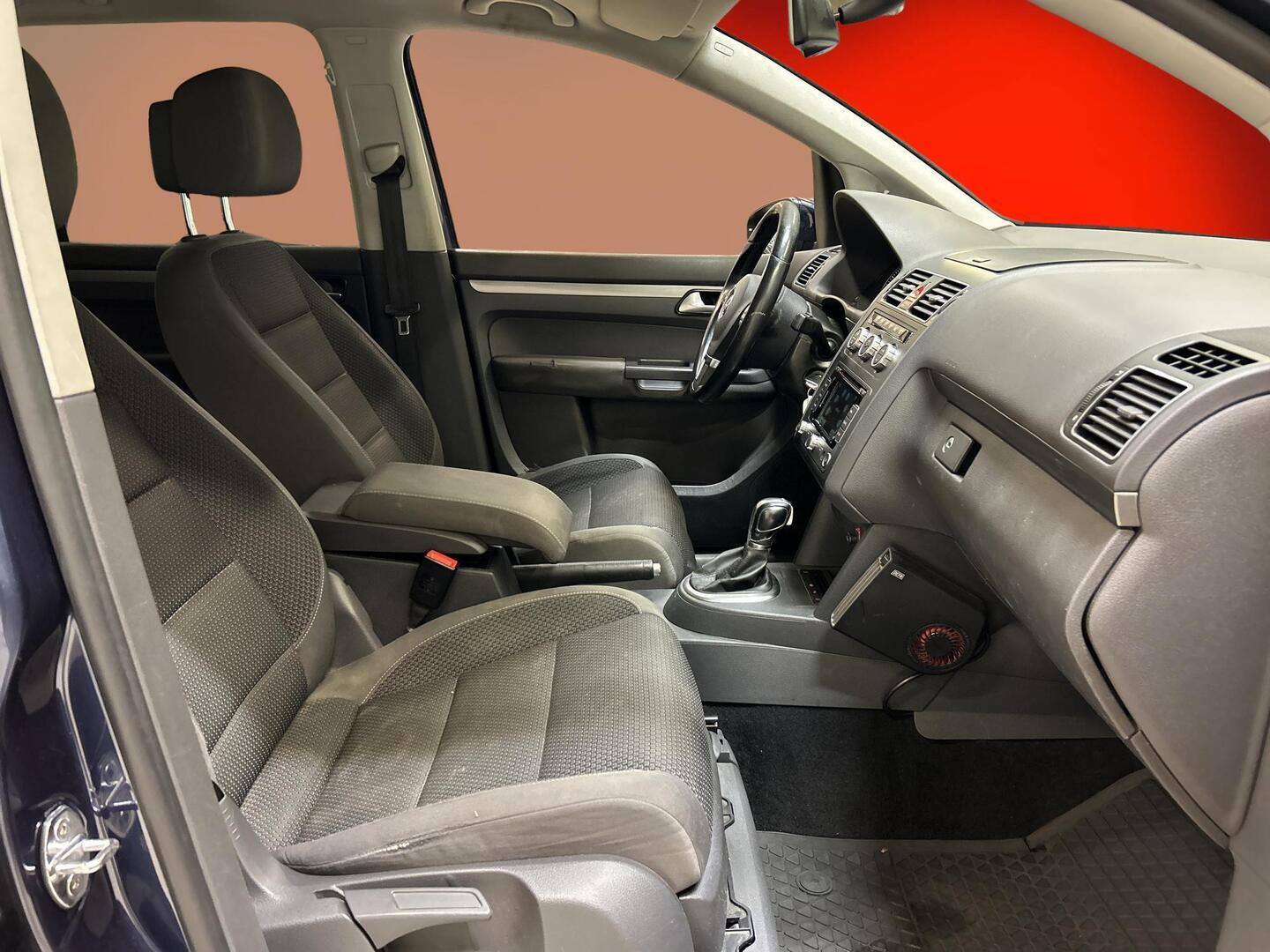VOLKSWAGEN Touran 2014