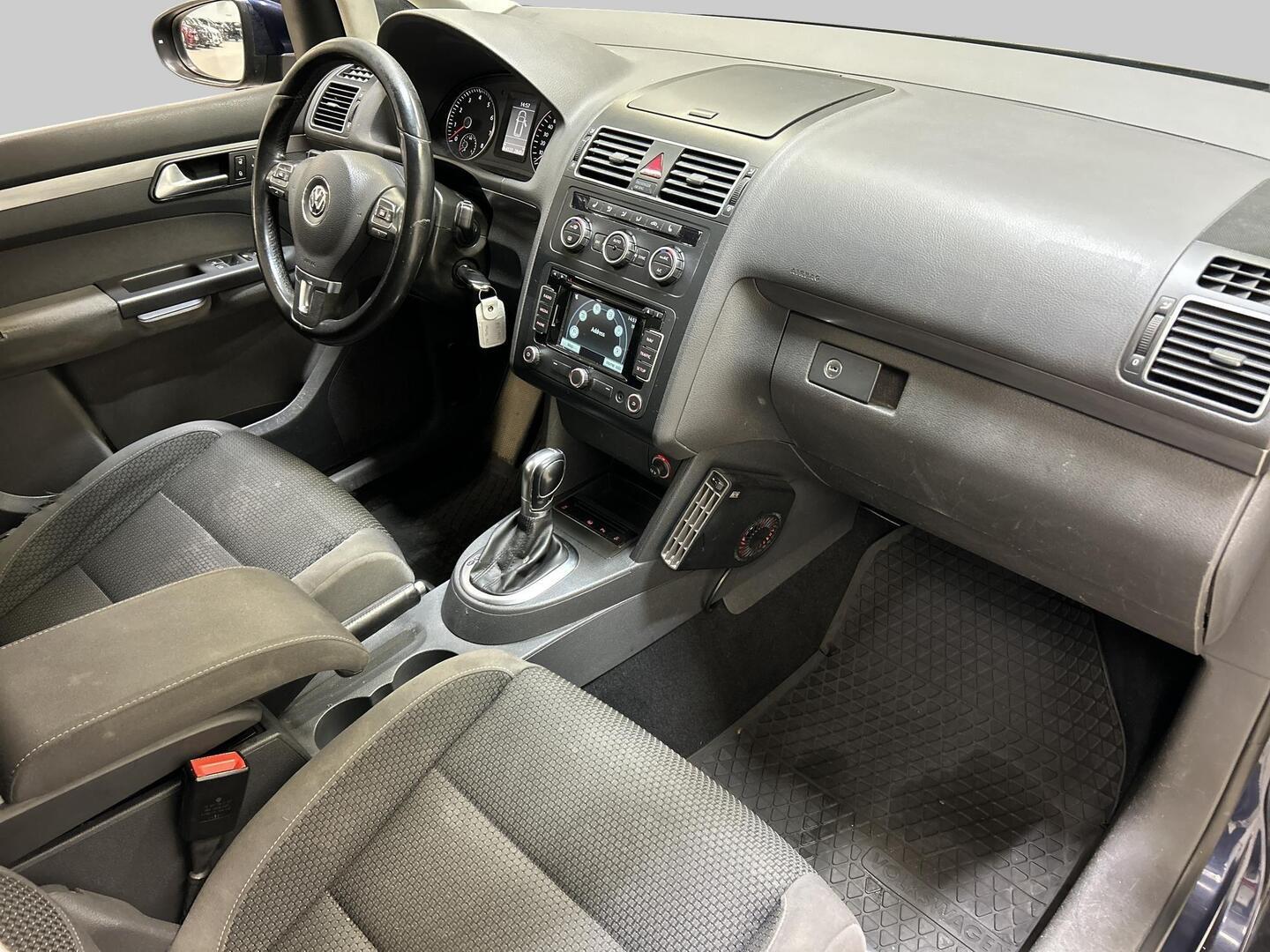 VOLKSWAGEN Touran 2014